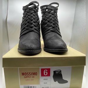 Mossimo ankle booties. Size 6
